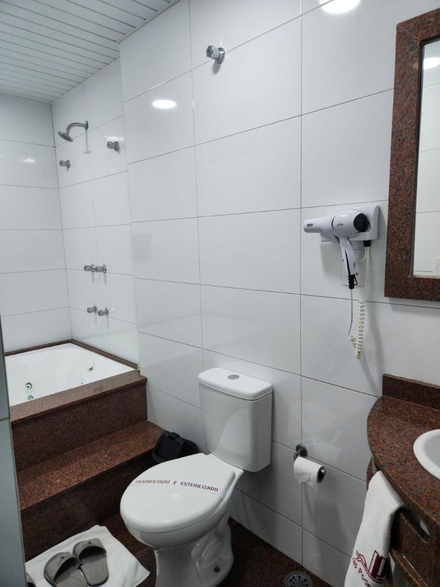 Hotel Três Poderes - Housity