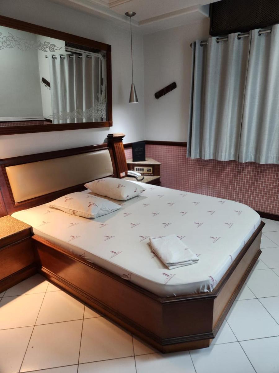 Hotel Três Poderes - Housity