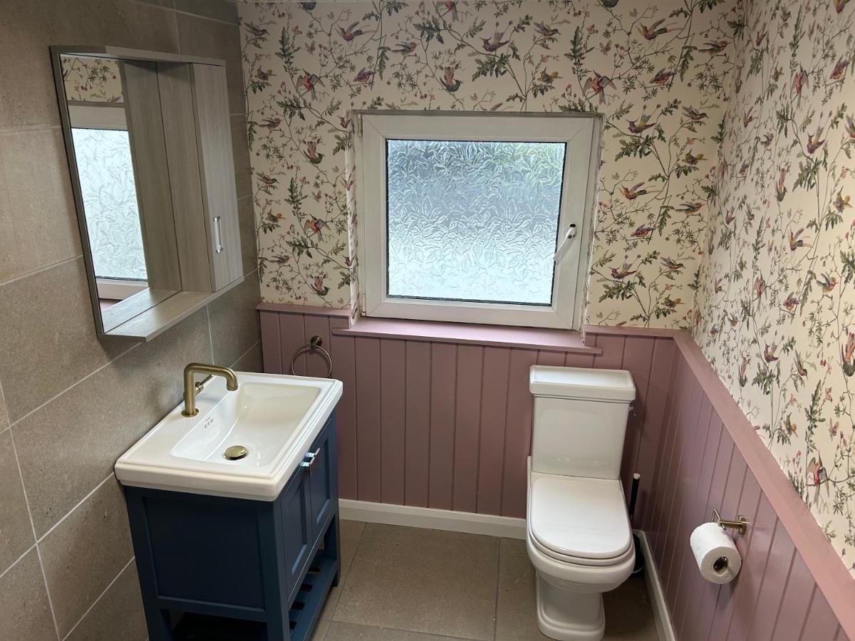 Portaferry Waterfront Townhouse with Hot Tub - Housity