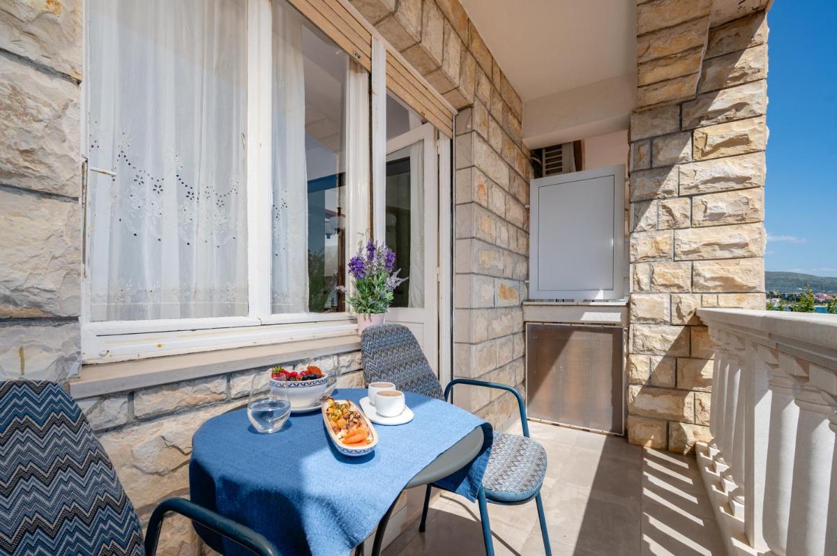 Villa Segetski dvori - Beachfront Oasis & Tradition since 1964 - Housity