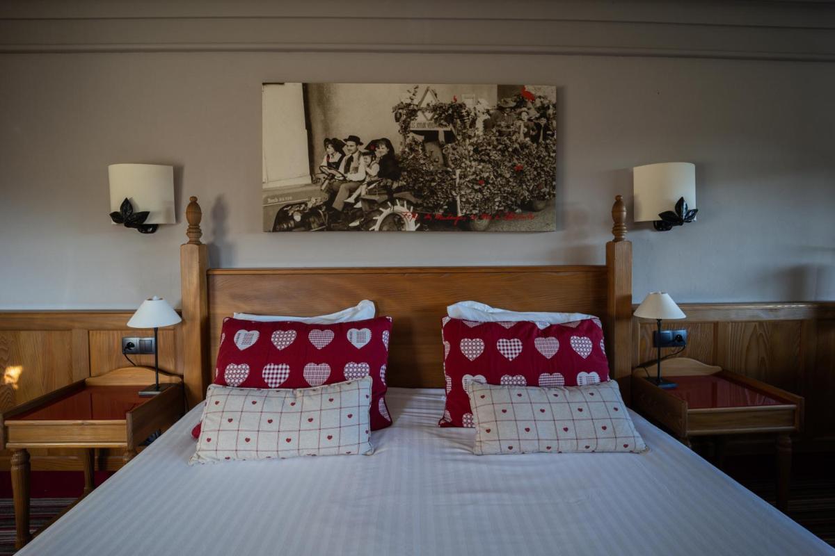 Un ou plusieurs lits dans un hébergement de l'établissement Hôtel Arnold