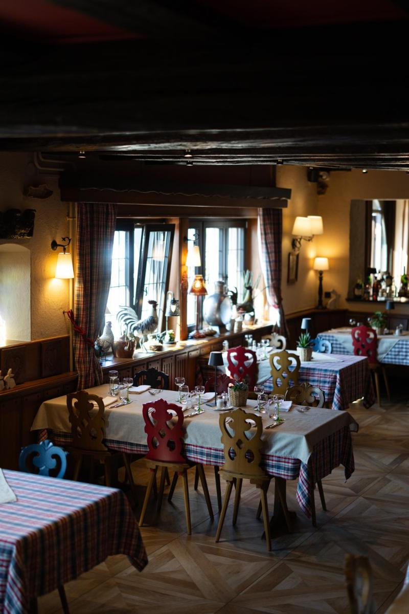Coin salon dans l'établissement Hôtel Arnold