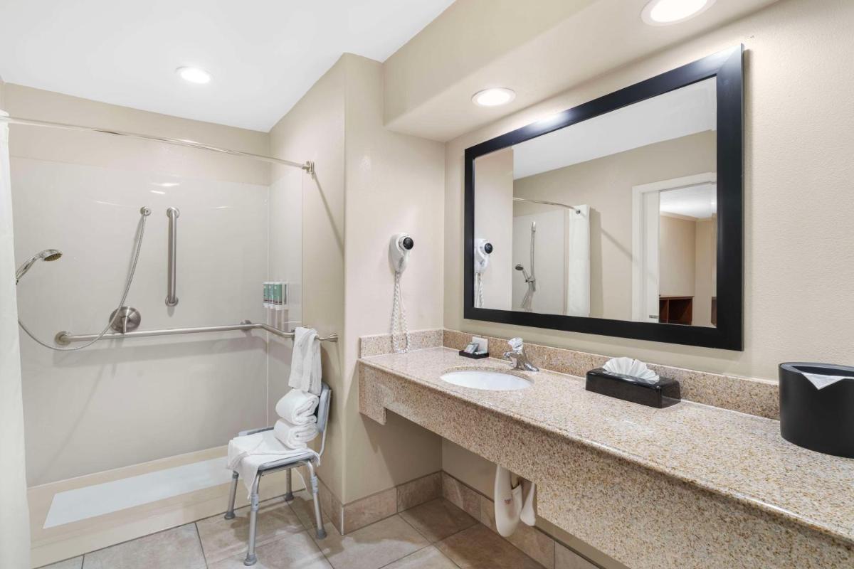 Best Western Oxnard Inn - Housity