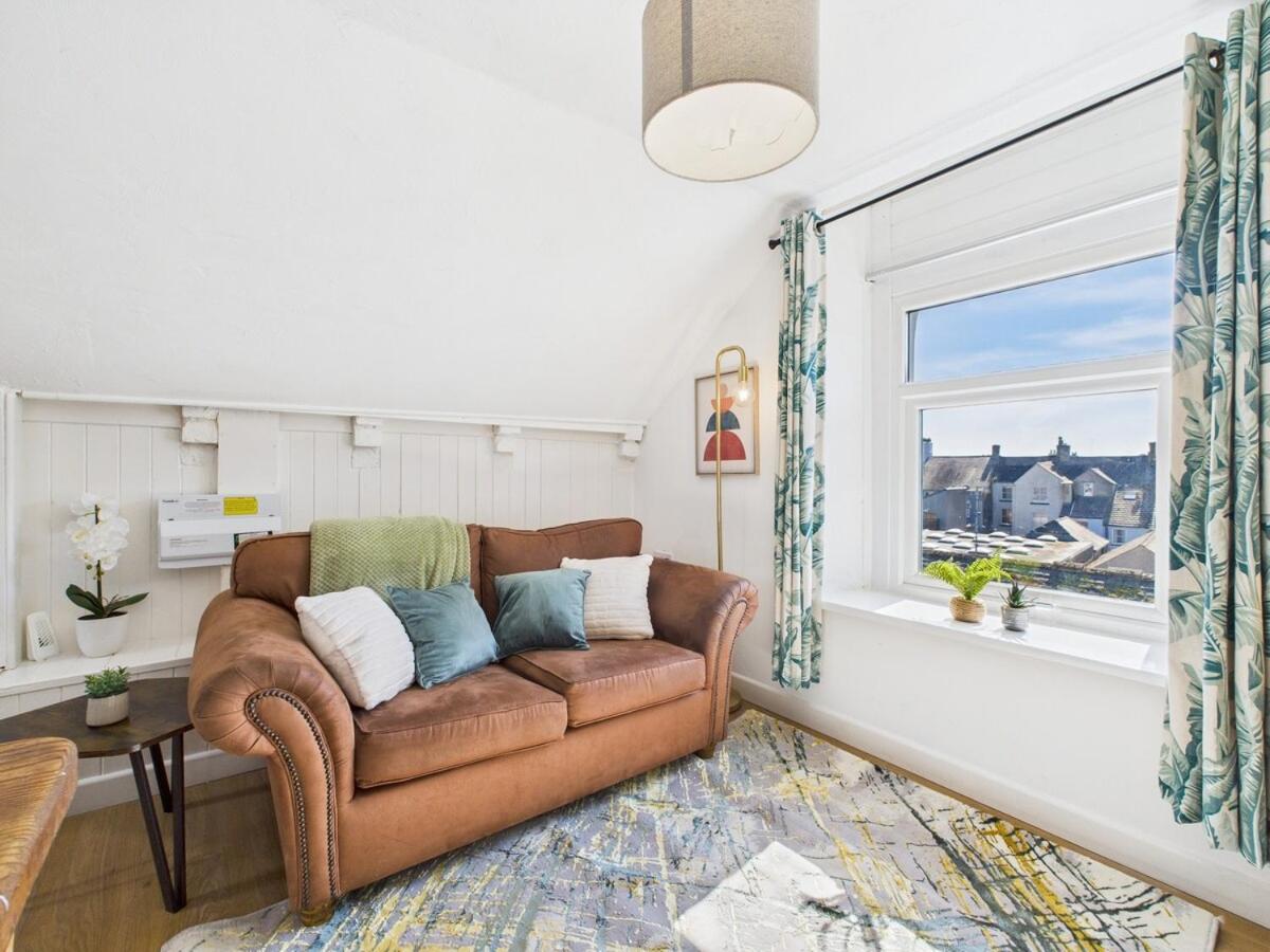 Whitehaven Hideaway - Sleeps 2 - Cosy Escape - Housity