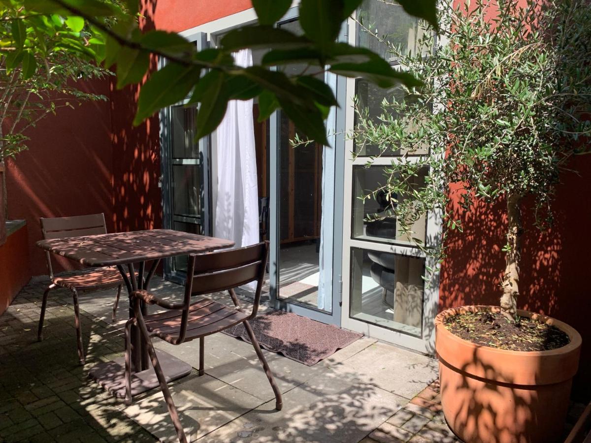 Zocher6 BnB a monumental town house in the city center - Housity