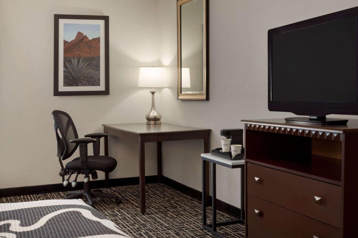 La Quinta by Wyndham Dumas - Housity