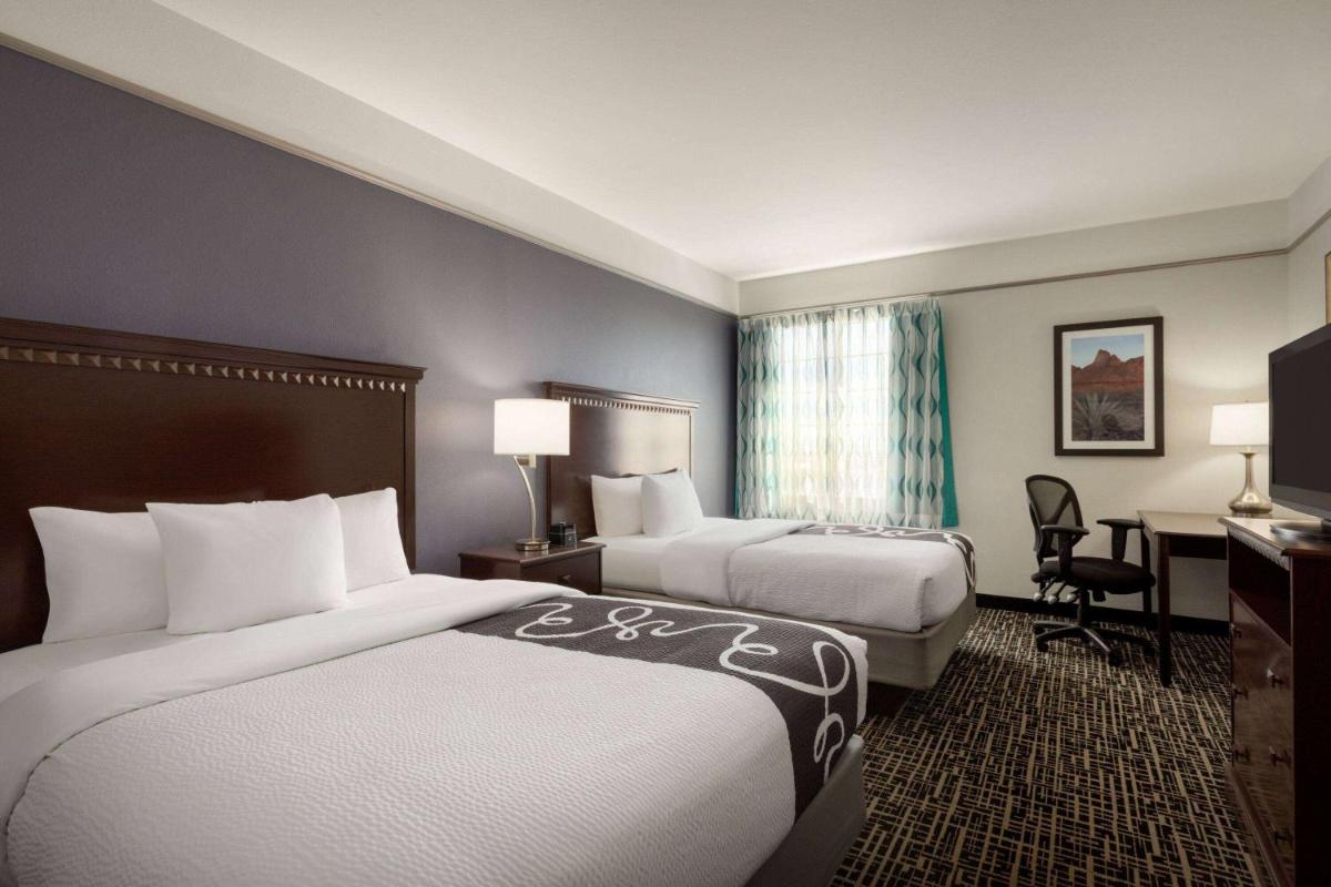 La Quinta by Wyndham Dumas - Housity