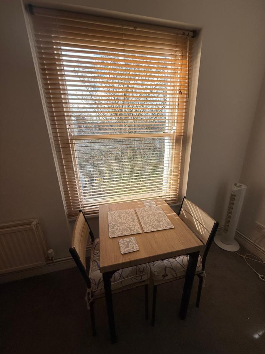 Cosy Victorian Guest Room - Housity