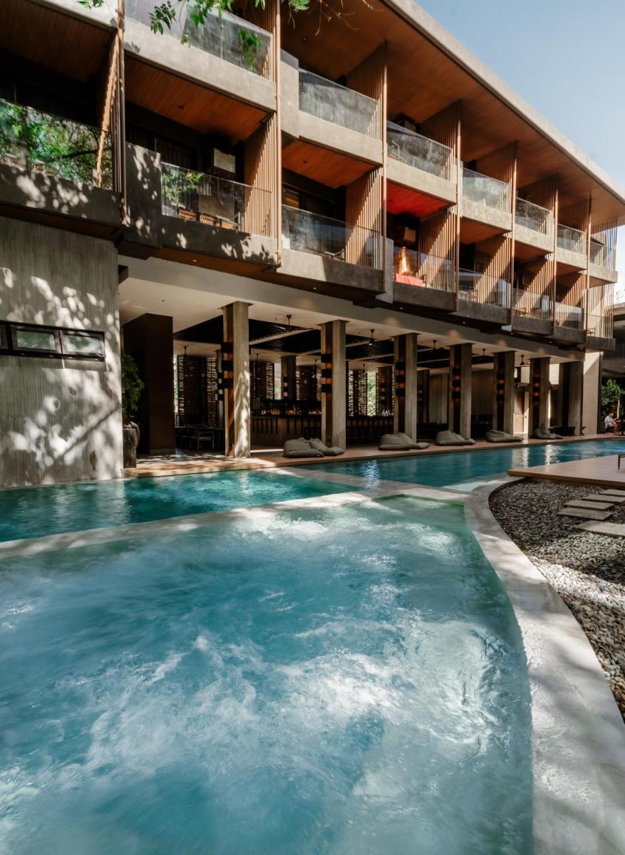 The Funny Lion - El Nido - Housity
