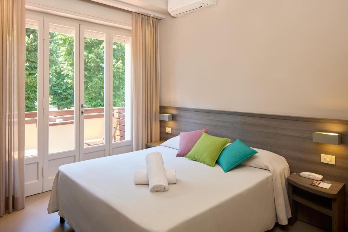 Hotel Crystal - Housity