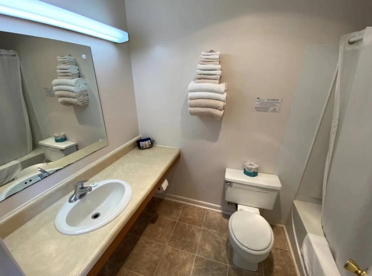 West Lake Grandvue Inn - Housity