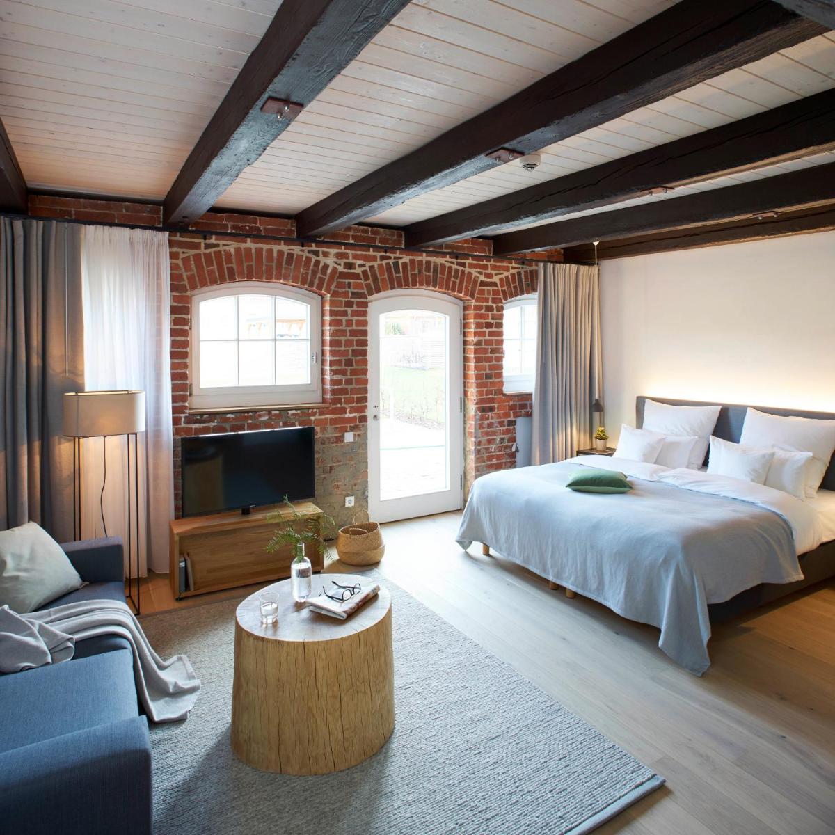 meinwolfsburg hotel auf dem rittergut vormals Yard Boarding Hotel - Housity