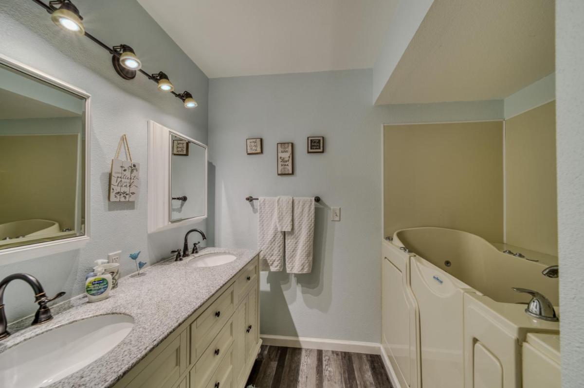 Riverview Oasis - Housity