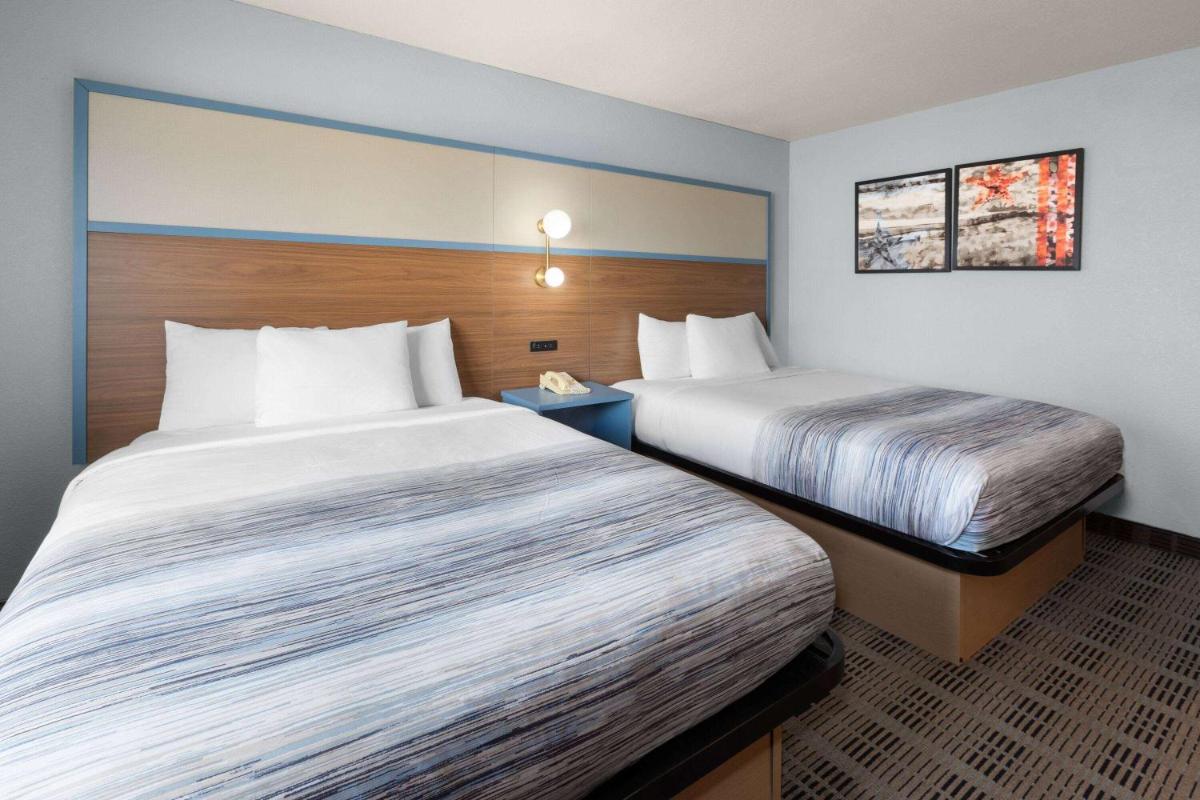 AmericInn by Wyndham Oscoda Near AuSable River - Housity