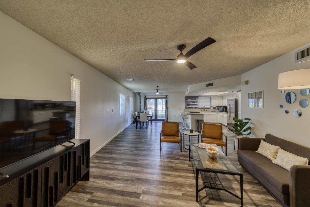 Riverview Oasis - Housity
