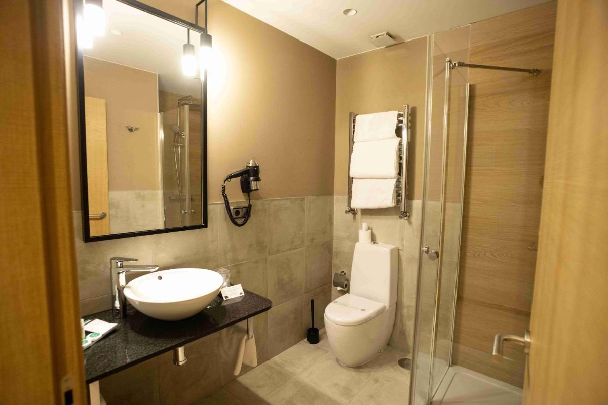 Un baño de Hotel Avenida