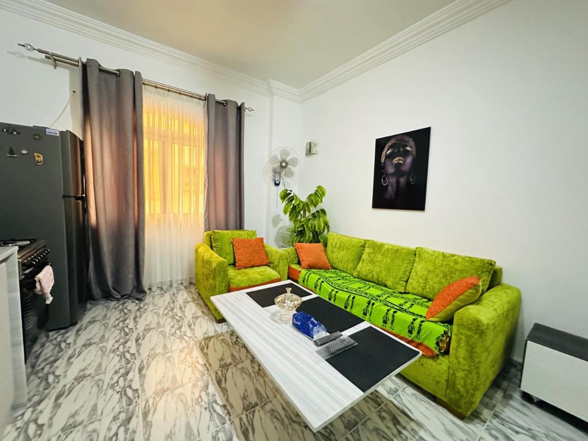 Angie House Embassy area with wi fi - Housity