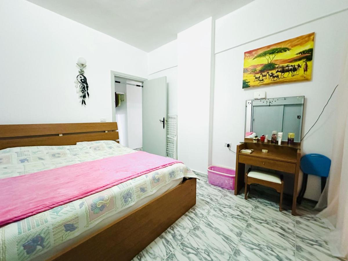 Angie House Embassy area with wi fi - Housity