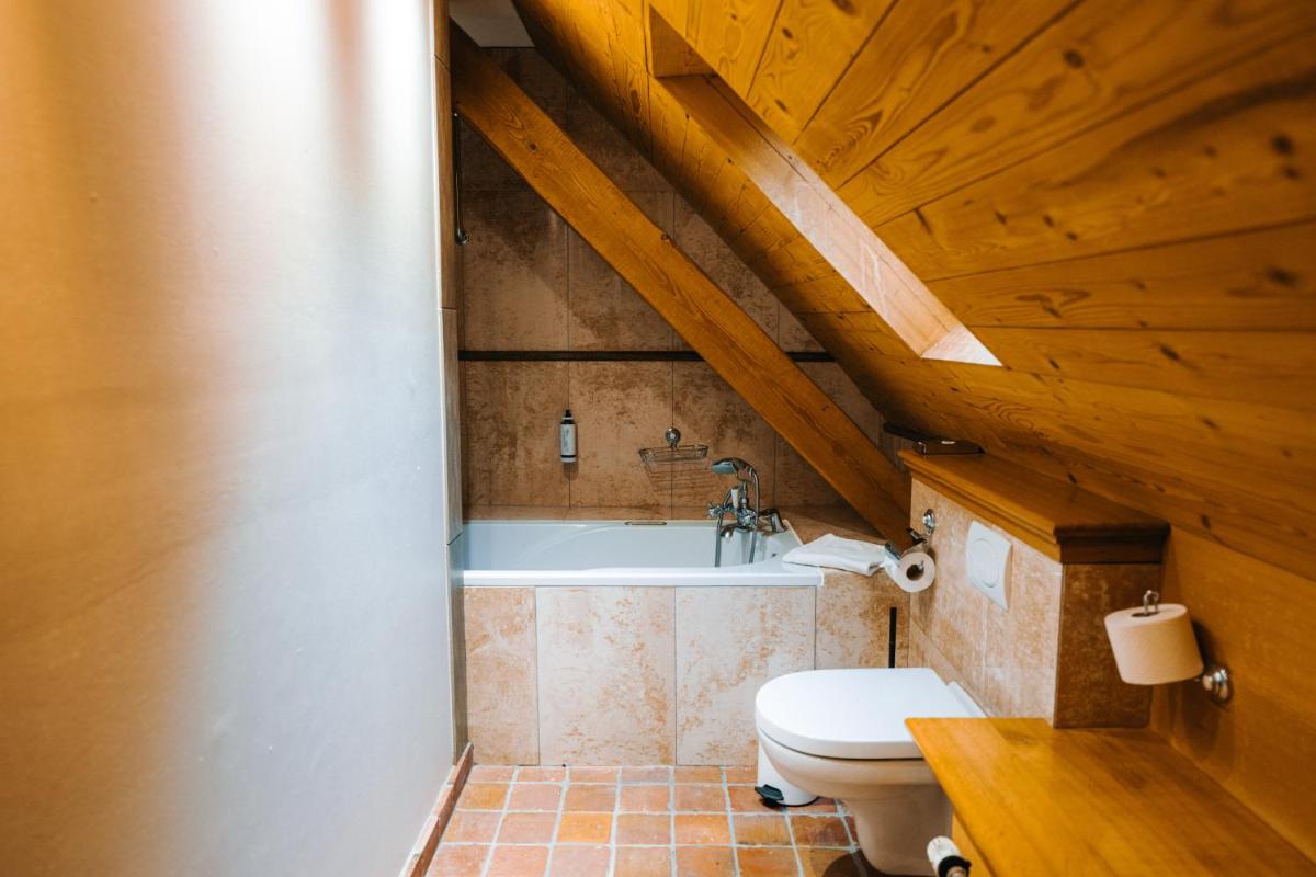 Salle de bains dans l'établissement Les Violettes Hotel & Spa