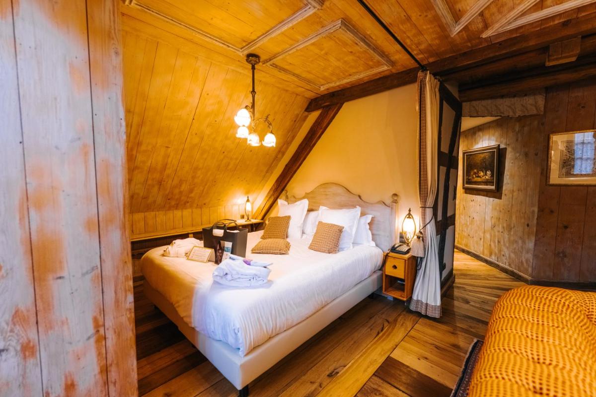 Un ou plusieurs lits dans un hébergement de l'établissement Les Violettes Hotel & Spa