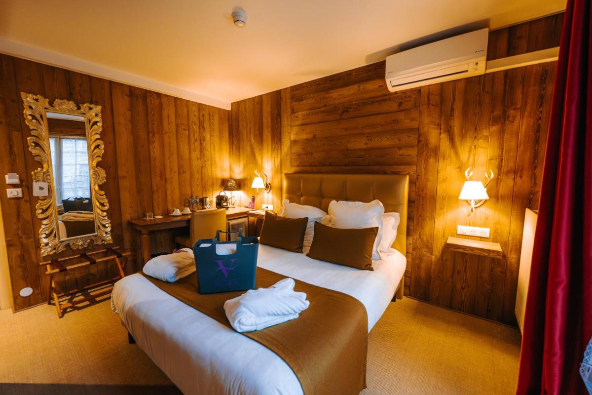 Un ou plusieurs lits dans un hébergement de l'établissement Les Violettes Hotel & Spa