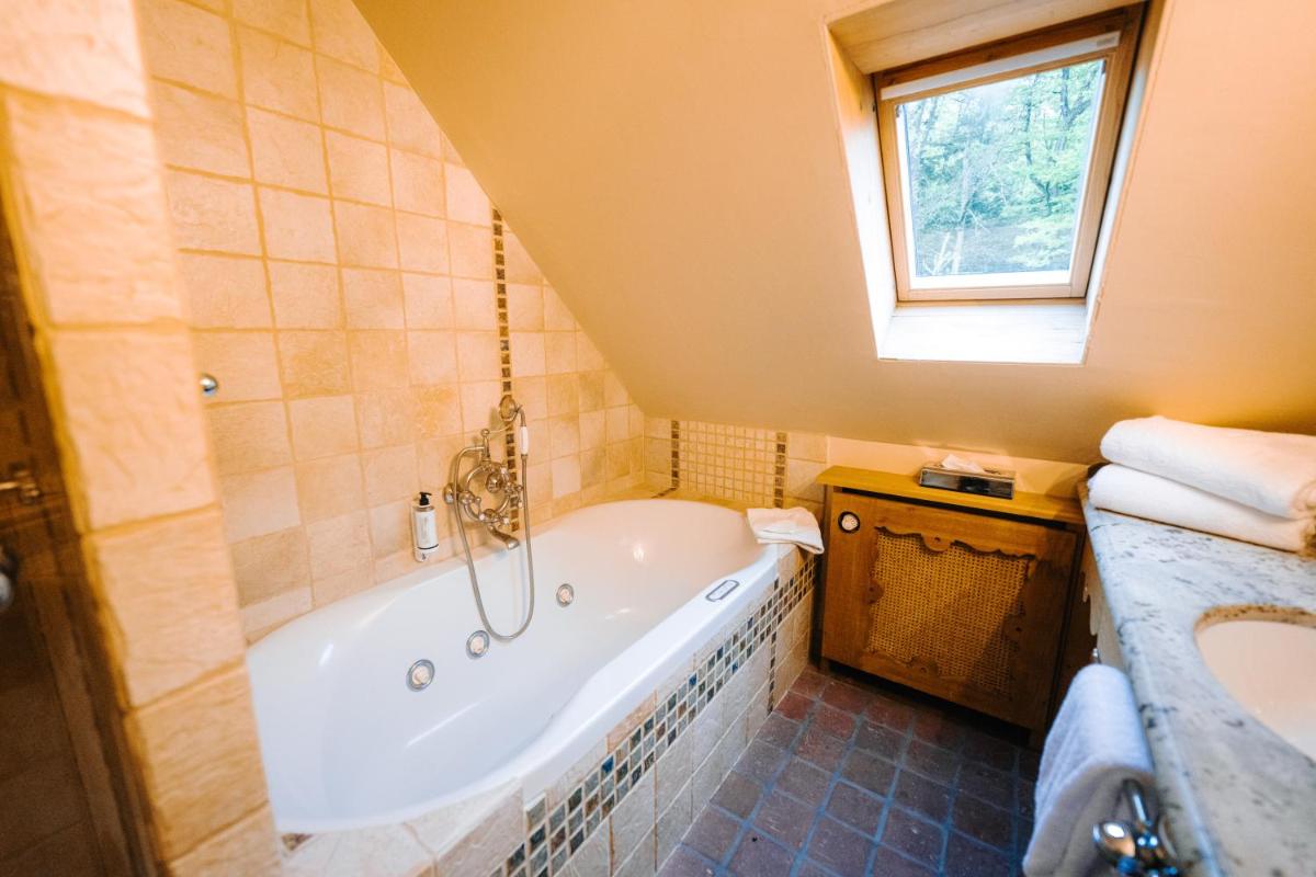 Salle de bains dans l'établissement Les Violettes Hotel & Spa