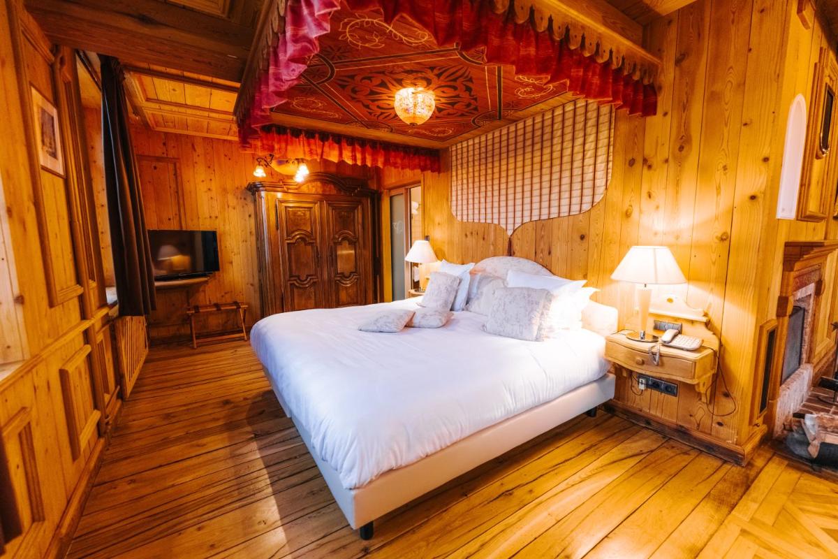 Un ou plusieurs lits dans un hébergement de l'établissement Les Violettes Hotel & Spa