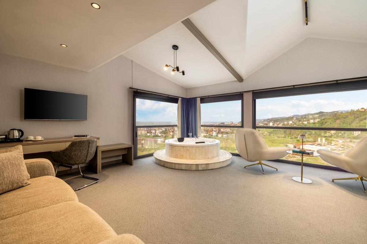 Rossi Luxury Hotel - Housity