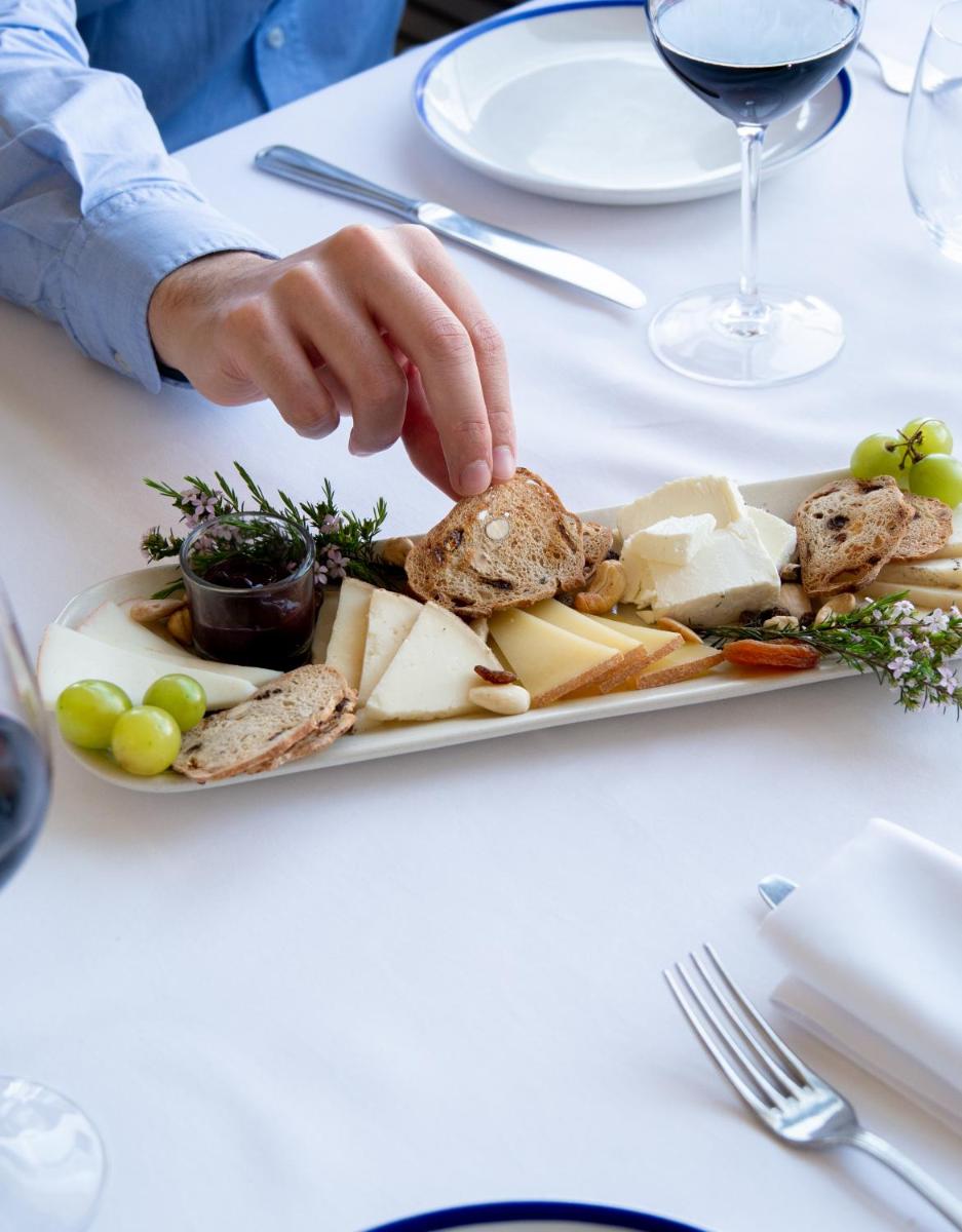 Comida en o cerca de este hotel