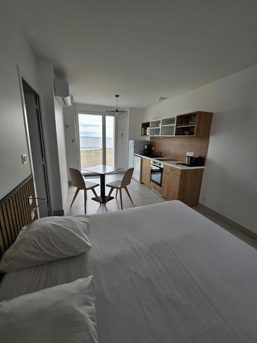 Un ou plusieurs lits dans un hébergement de l'établissement Hotel Les Dunes