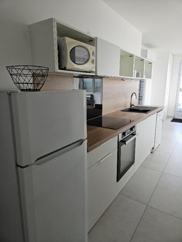 Cuisine ou kitchenette dans l'établissement Hotel Les Dunes