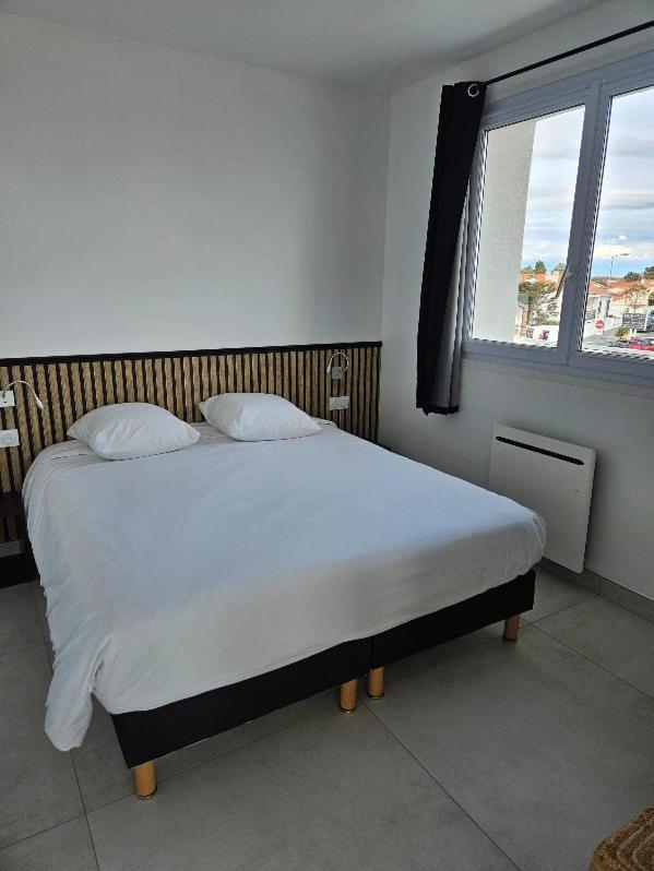 Un ou plusieurs lits dans un hébergement de l'établissement Hotel Les Dunes