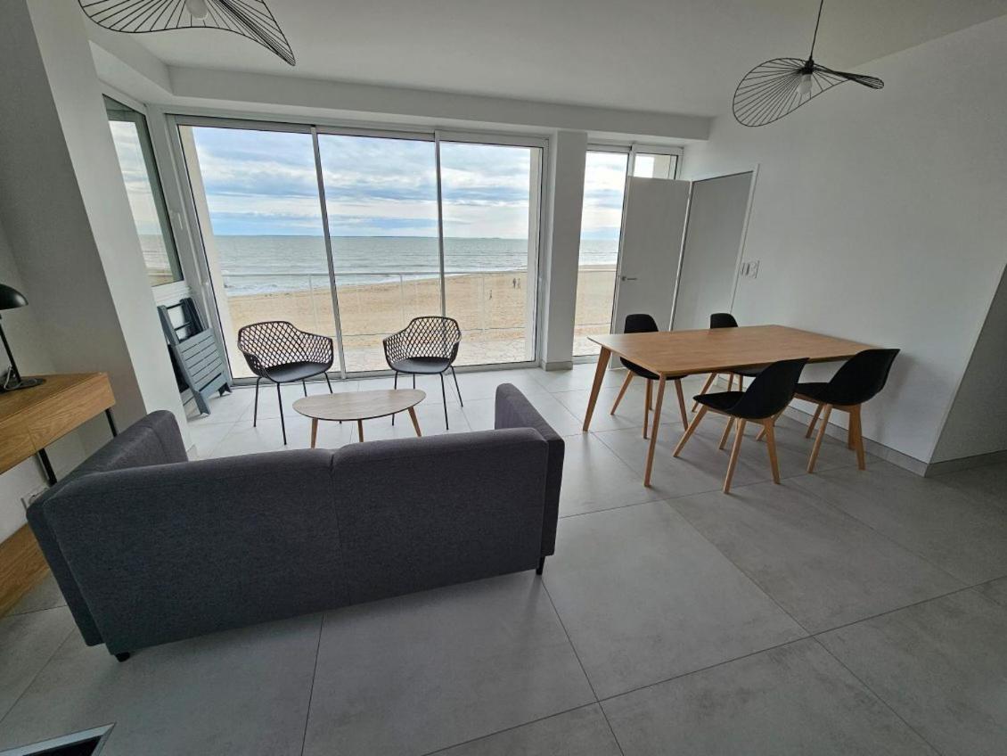 Coin salon dans l'établissement Hotel Les Dunes