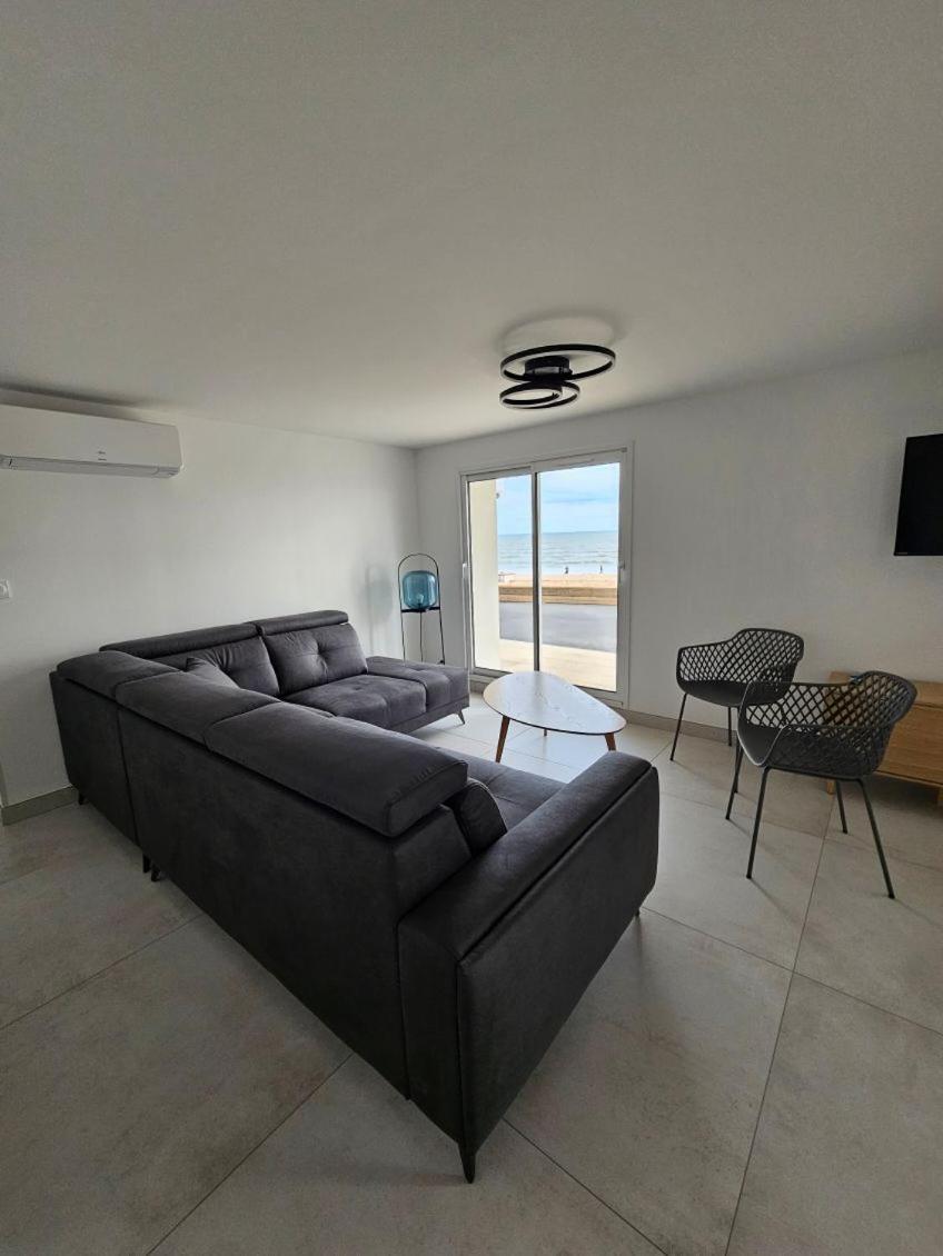 Coin salon dans l'établissement Hotel Les Dunes