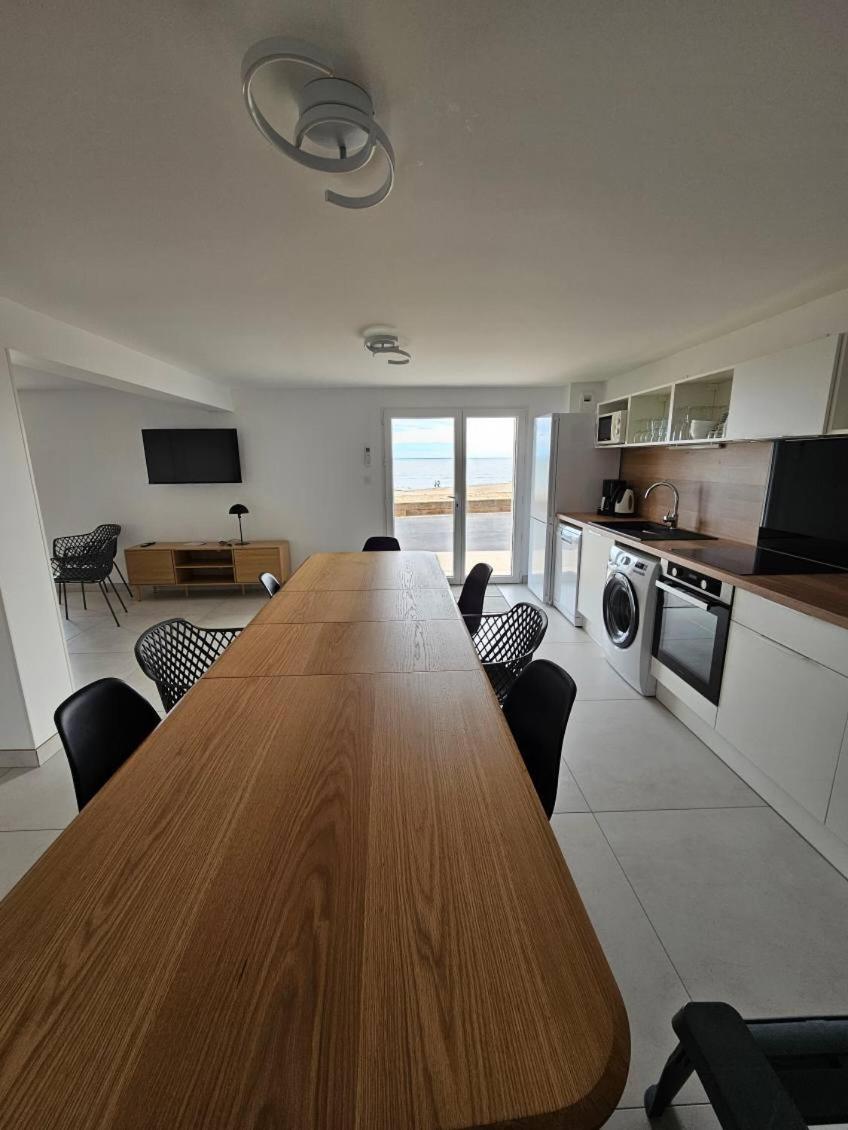 Cuisine ou kitchenette dans l'établissement Hotel Les Dunes