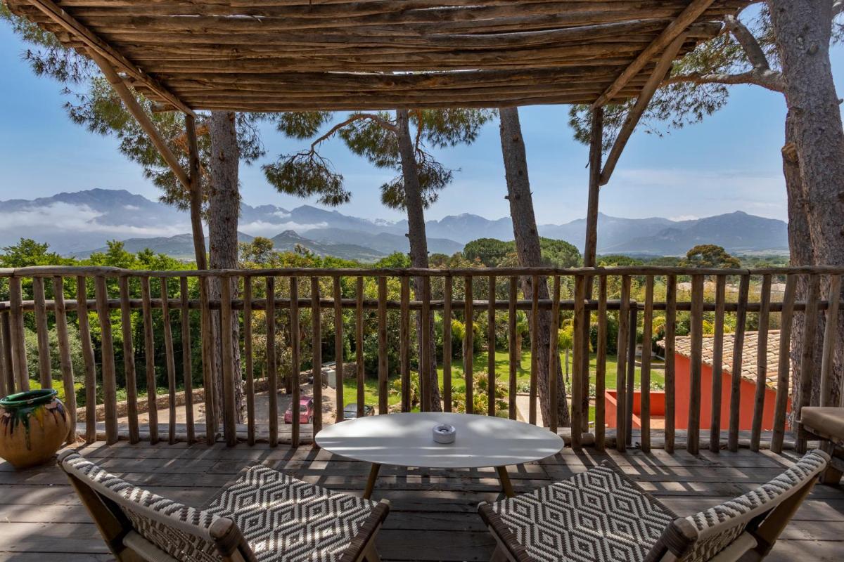 Vue générale sur la montagne ou vue sur la montagne depuis l'hôtel
