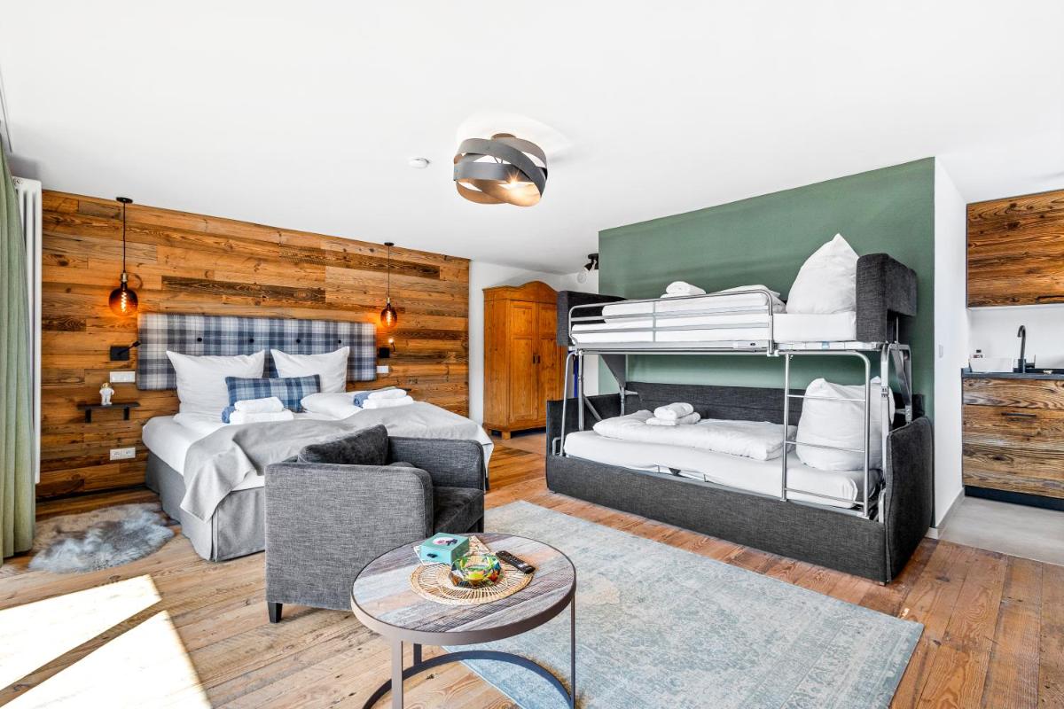 Ein Bett oder Betten in einem Zimmer der Unterkunft Soho Mountain Chalet - Pool und Sauna