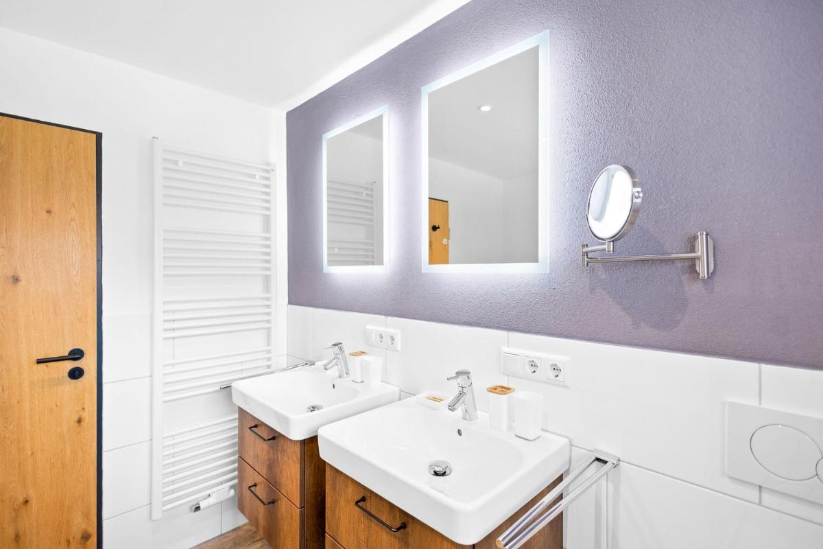 Ein Badezimmer in der Unterkunft Soho Mountain Chalet - Pool und Sauna