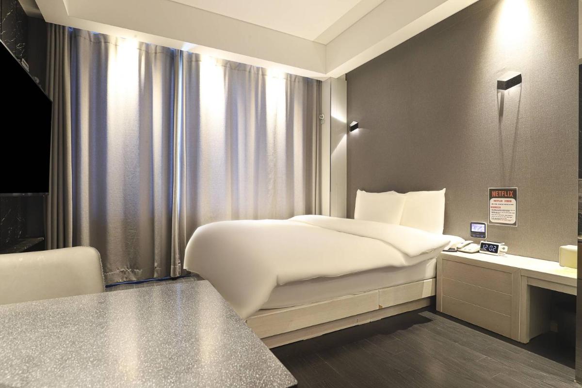 Hotel OSCAR - Housity