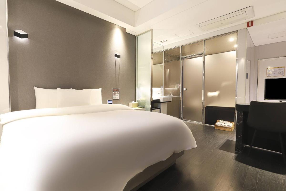 Hotel OSCAR - Housity