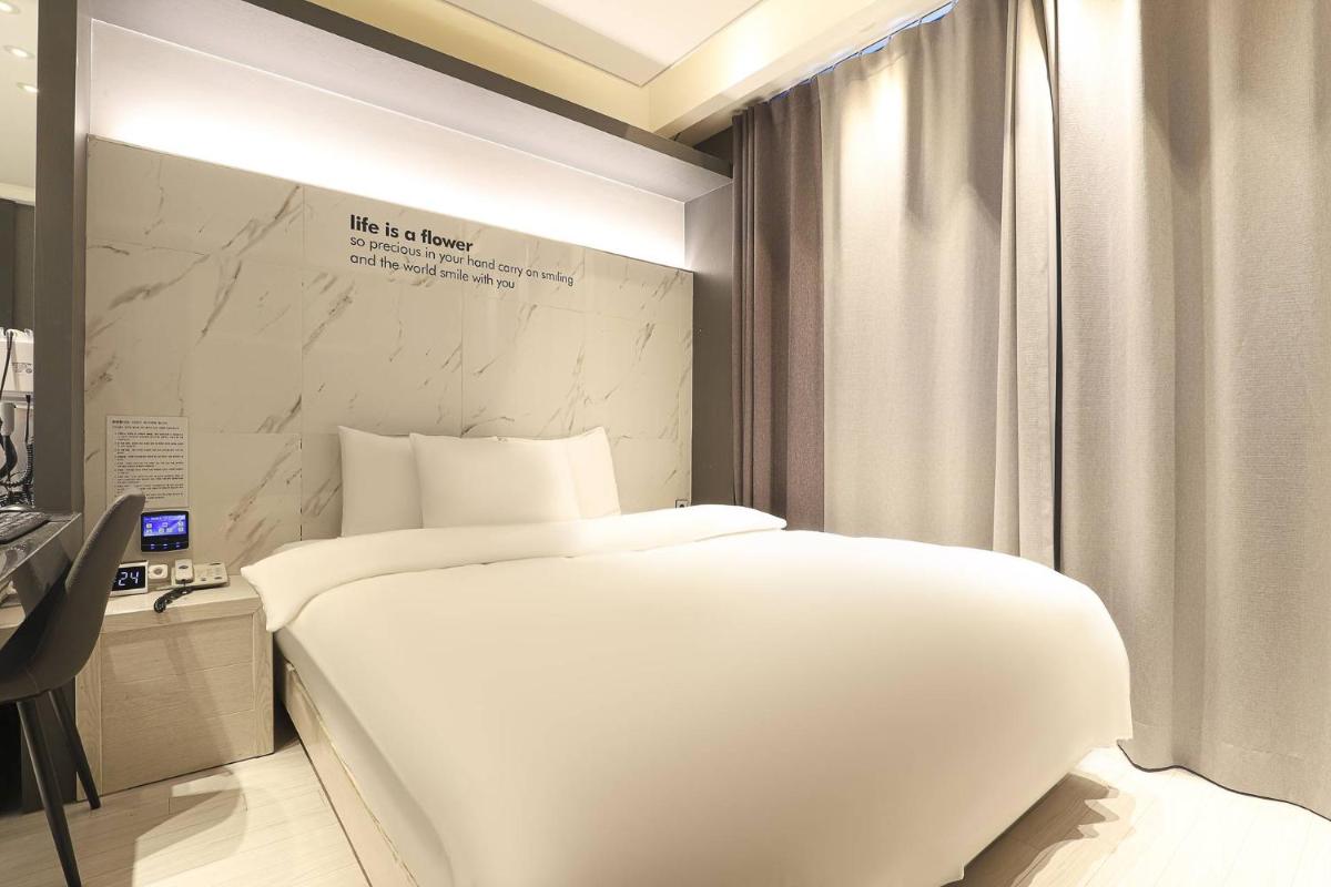 Hotel OSCAR - Housity