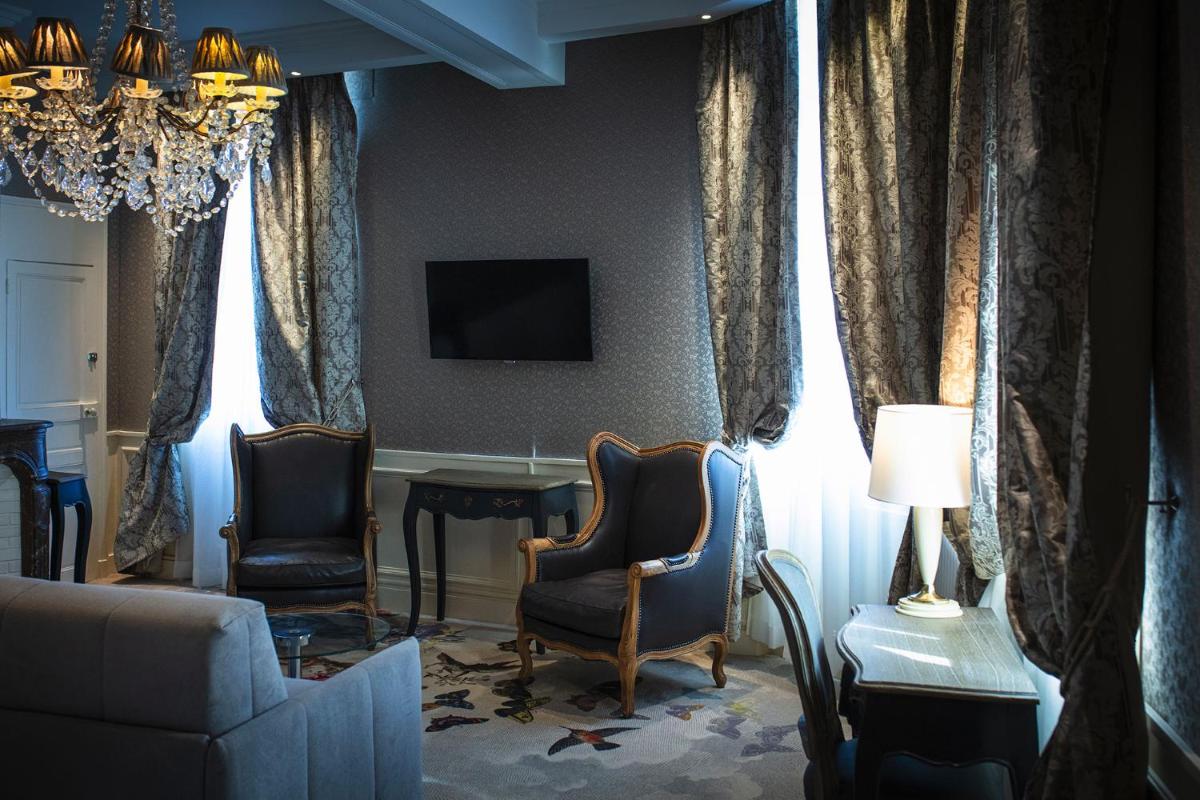 Télévision ou salle de divertissement dans l'établissement Hotel & Spa Le Grand Monarque, BW Premier Collection
