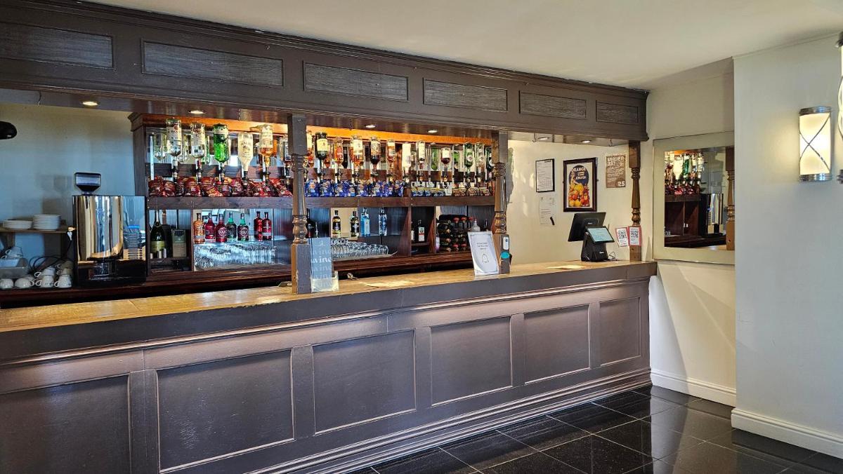 The Strand Hotel - Housity