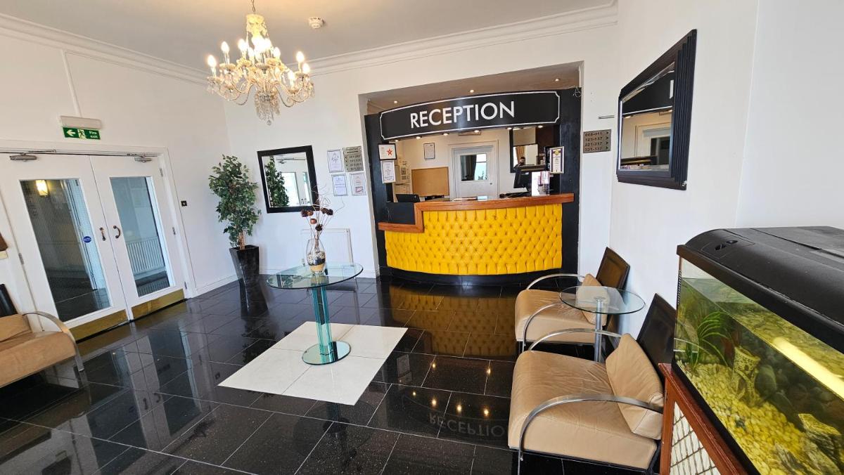 The Strand Hotel - Housity