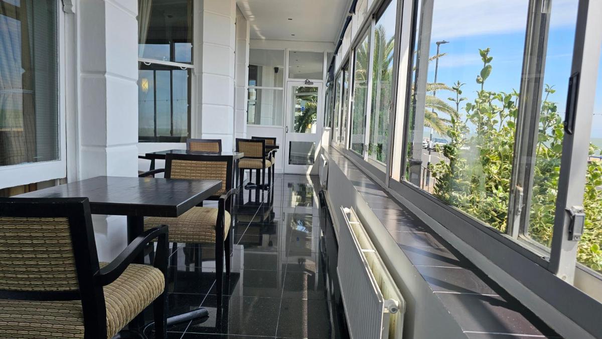 The Strand Hotel - Housity