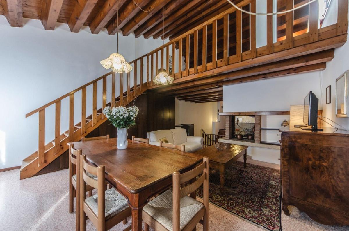 Novalesi Red House - Housity