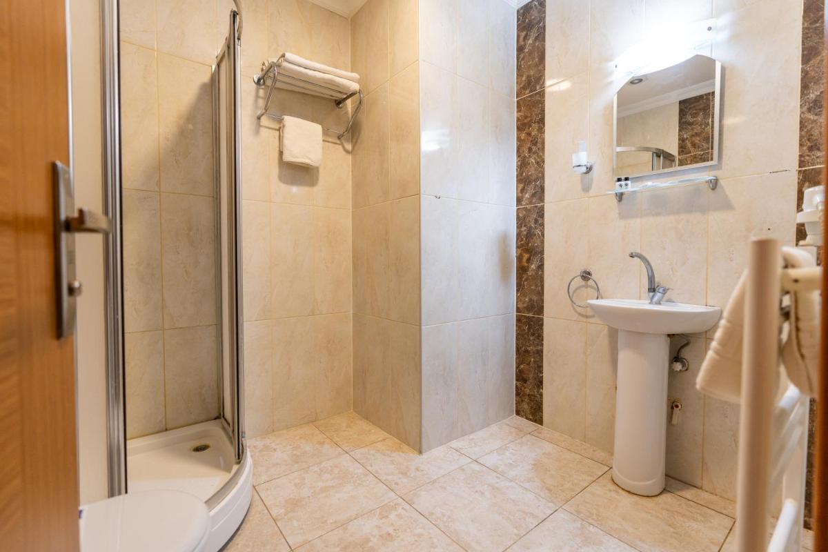 Emsa Palace Hotel - Housity