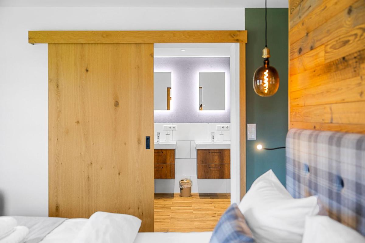 Ein Bett oder Betten in einem Zimmer der Unterkunft Soho Mountain Chalet - Pool und Sauna