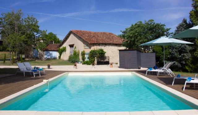 17th C French Pigeonaire - magical romantic couples retreat - Housity