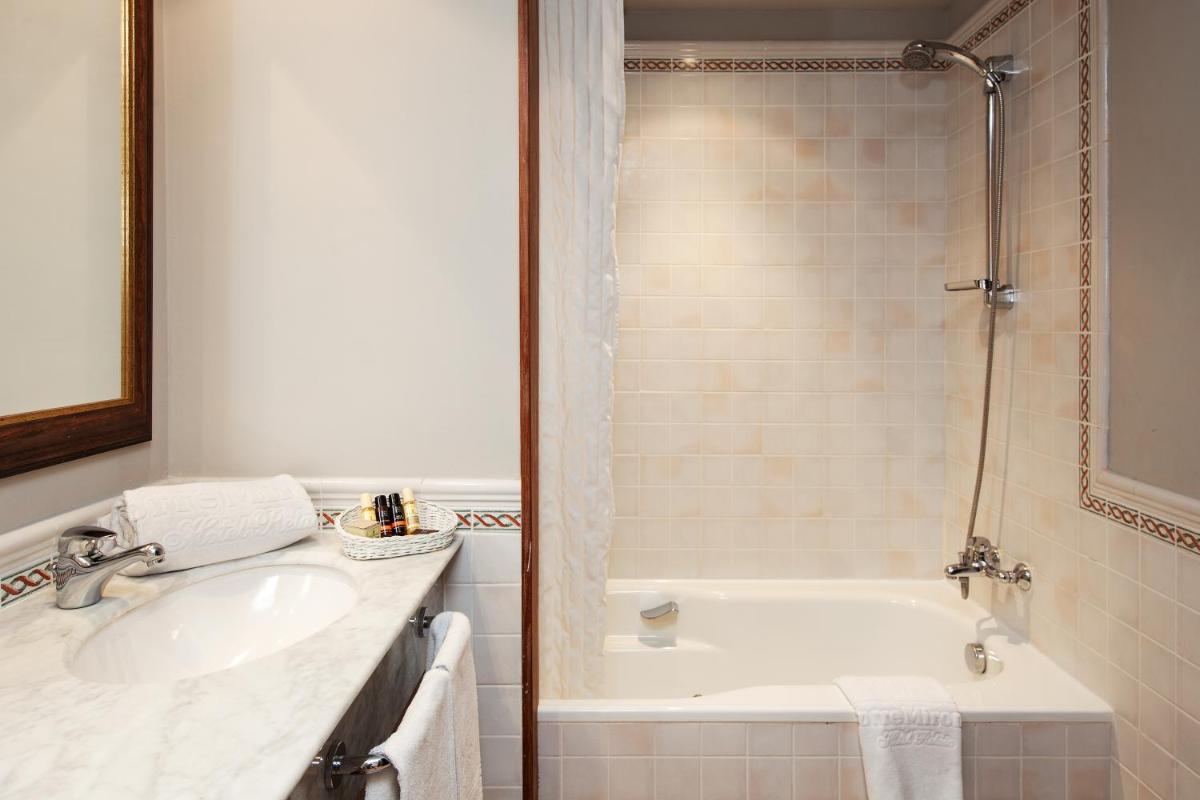 Un baño de Apartahotel Suites Vila Birdie